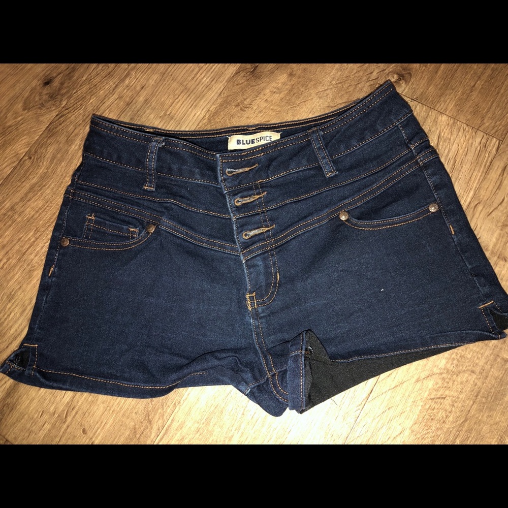 dark jean shorts❤️